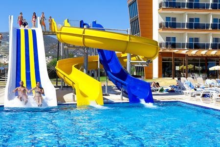 Imagen de la piscina del Hotel Grand Sahins Gumuldur Resort. Foto 10