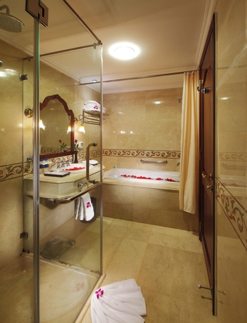 Imagen de la habitación del Hotel Grand Saigon. Foto 4