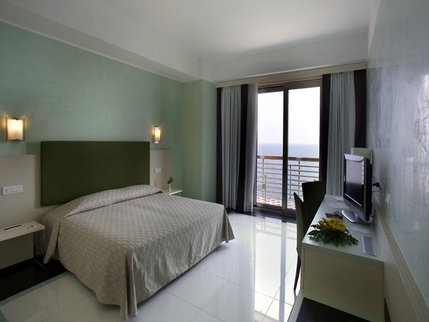 Imagen general del Hotel Grand Salerno. Foto 6