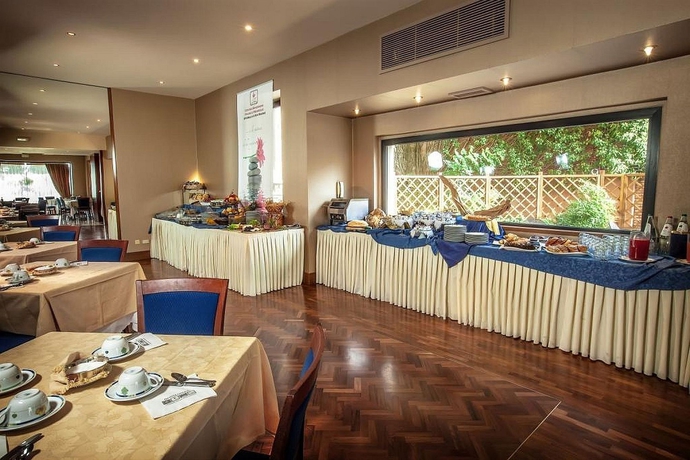 Imagen del bar/restaurante del Hotel Grand San Marino. Foto 6