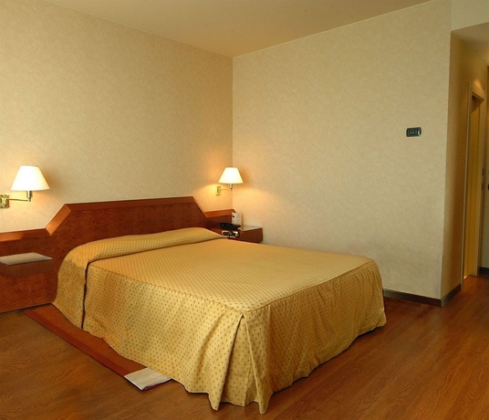 Imagen de la habitación del Hotel Grand San Marino. Foto 10