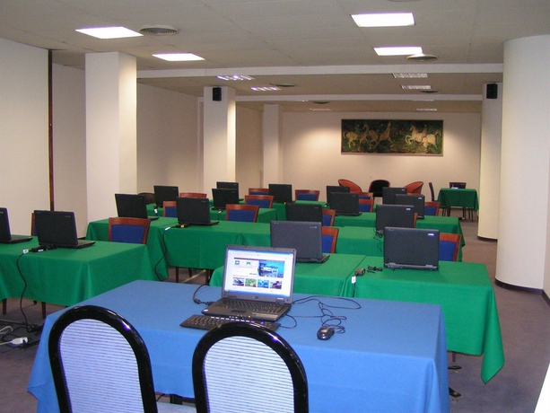 Imagen de los interiores del Hotel Grand San Marino. Foto 16