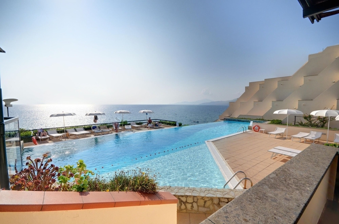 Imagen de la piscina del Hotel Grand San Pietro, Palinuro. Foto 10