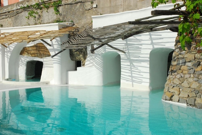 Imagen de la piscina del Hotel Grand Santa Domitilla. Foto 8