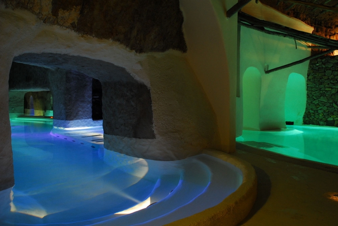 Imagen de la piscina del Hotel Grand Santa Domitilla. Foto 10