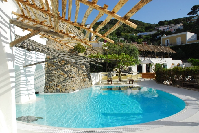 Imagen de la piscina del Hotel Grand Santa Domitilla. Foto 11