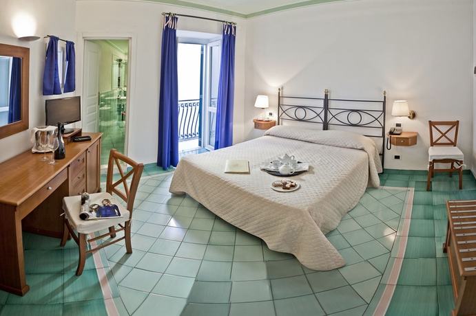 Imagen de la habitación del Hotel Grand Santa Domitilla. Foto 6