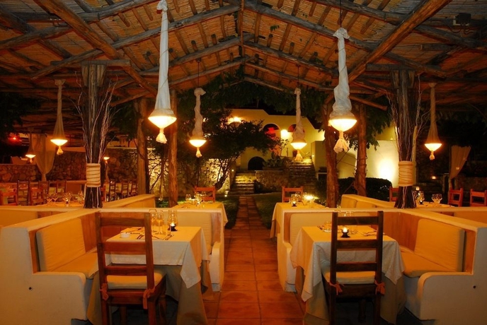 Imagen del bar/restaurante del Hotel Grand Santa Domitilla. Foto 3