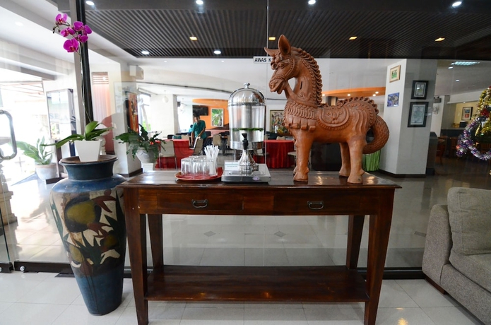 Imagen de los interiores del Hotel Grand Santhi. Foto 18