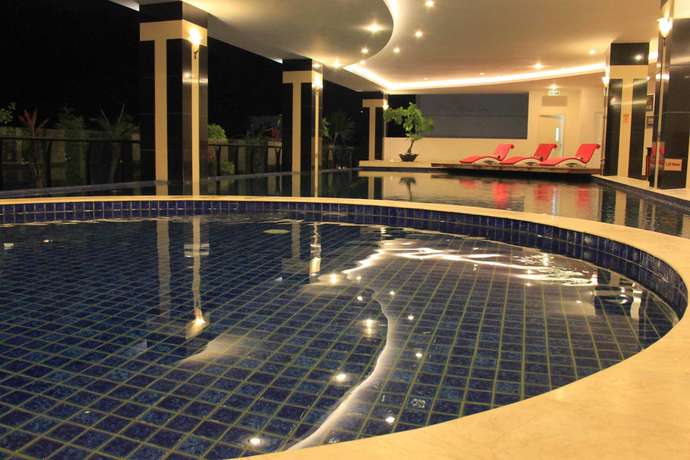 Imagen de la piscina del Hotel Grand Savero. Foto 19