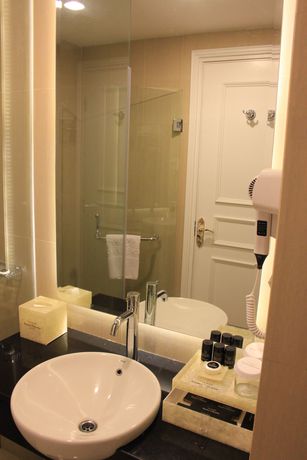 Imagen de la habitación del Hotel Grand Savero. Foto 8