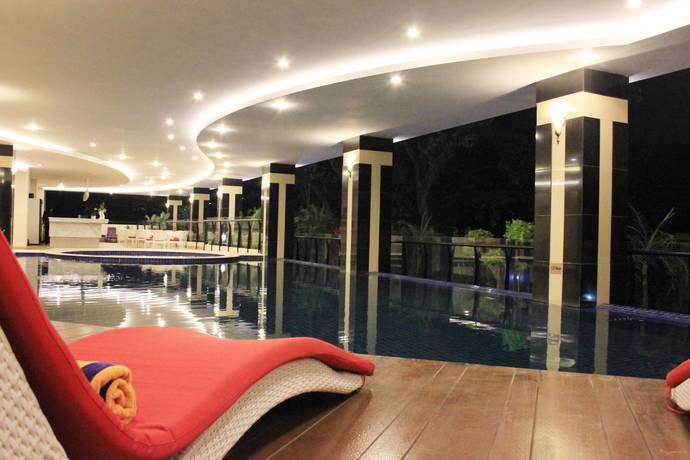 Imagen de la piscina del Hotel Grand Savero. Foto 20