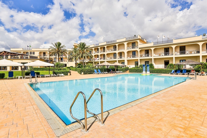 Imagen de la piscina del Hotel Grand Selinunte. Foto 7
