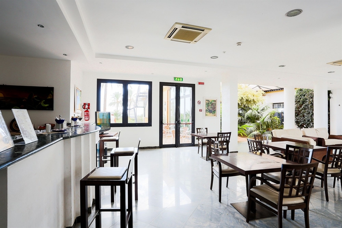 Imagen del bar/restaurante del Hotel Grand Selinunte. Foto 4