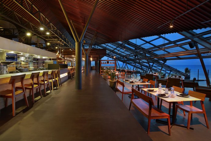 Imagen del bar/restaurante del Hotel Grand Seminyak - Lifestyle Boutique Bali Resort. Foto 5