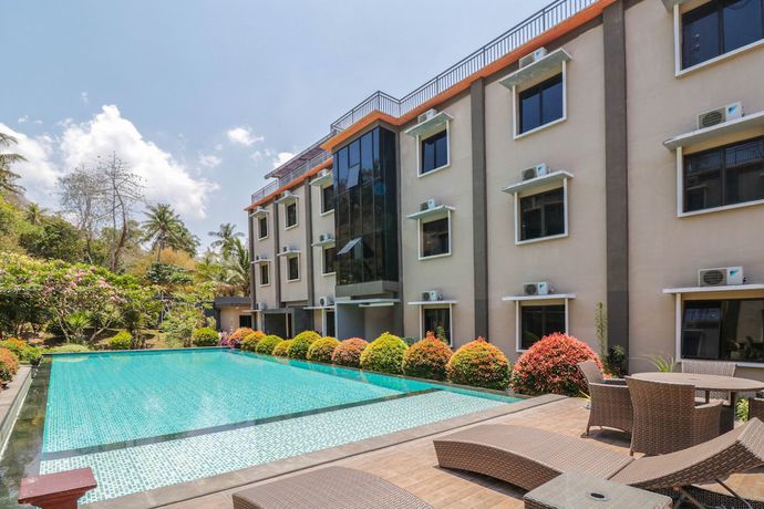 Imagen de la piscina del Hotel Grand Senggigi. Foto 16