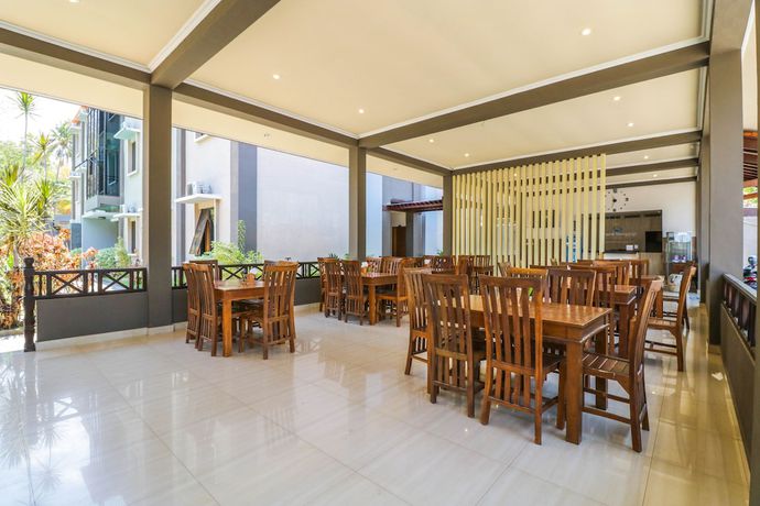 Imagen del bar/restaurante del Hotel Grand Senggigi. Foto 2