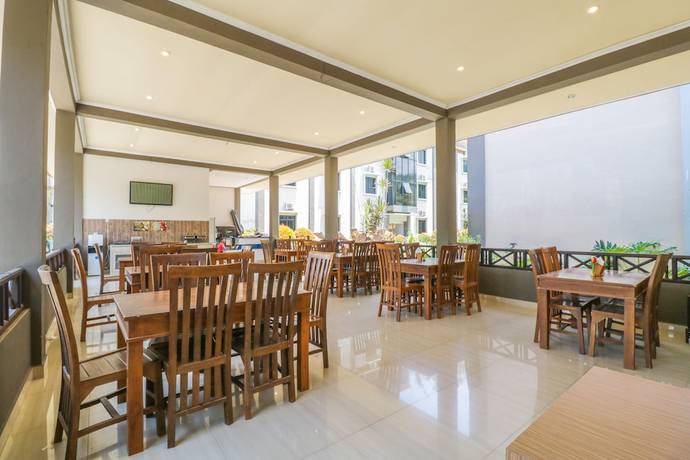 Imagen del bar/restaurante del Hotel Grand Senggigi. Foto 3