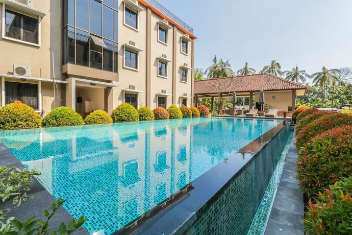 Imagen de la piscina del Hotel Grand Senggigi. Foto 20