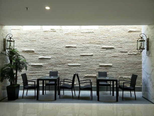 Imagen del bar/restaurante del Hotel Grand Senyum. Foto 18