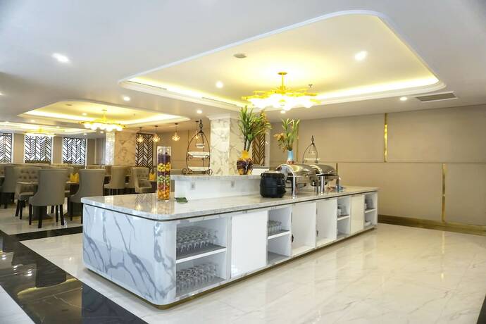 Imagen del bar/restaurante del Hotel Grand Senyum. Foto 19