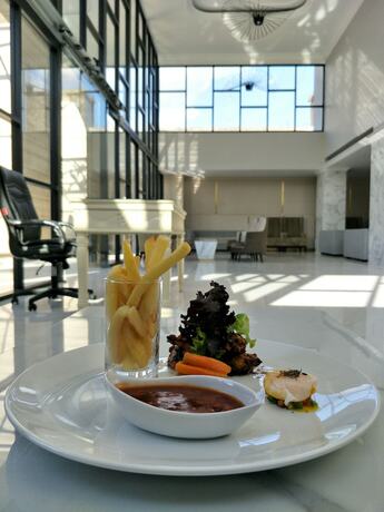 Imagen del bar/restaurante del Hotel Grand Senyum. Foto 20