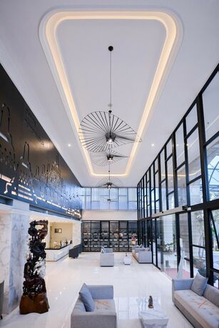 Imagen general del Hotel Grand Senyum. Foto 14