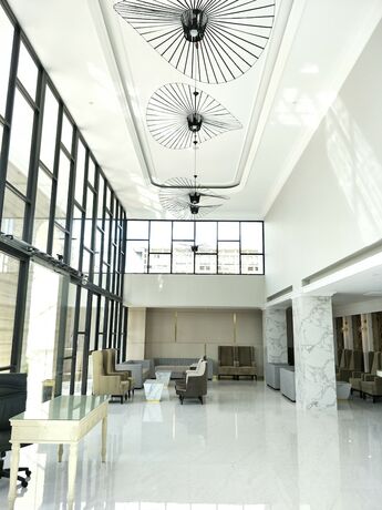 Imagen de los interiores del Hotel Grand Senyum. Foto 26