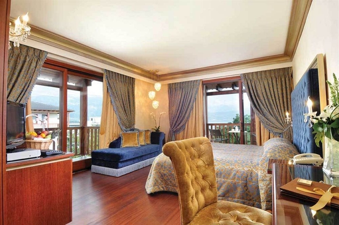 Imagen de la habitación del Hotel Grand Serai Congress and Spa. Foto 7