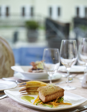 Imagen del bar/restaurante del Hotel Grand Serai Congress and Spa. Foto 4