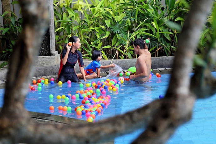 Imagen de la piscina del Hotel Grand Serela Setiabudhi Bandung. Foto 19