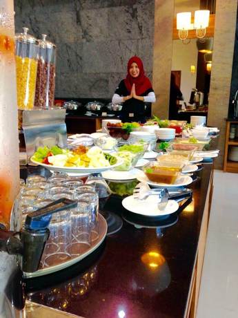 Imagen del bar/restaurante del Hotel Grand Serela Yogyakarta by KAGUM. Foto 2