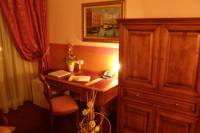Imagen de los interiores del Hotel Grand Sergijo Residence. Foto 16