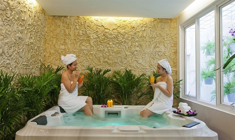 Imagen de la piscina del Hotel Grand Silverland. Foto 14