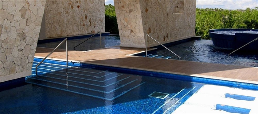 Imagen de la piscina del Hotel Grand Sirenis Mayan Beach. Foto 12