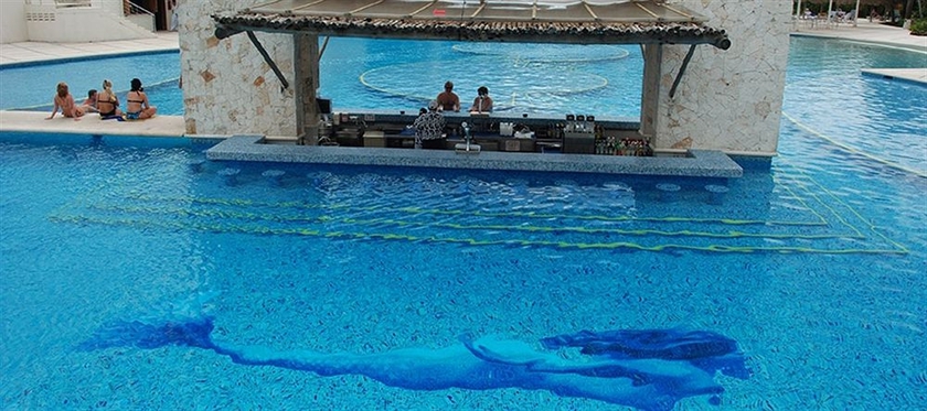 Imagen de la piscina del Hotel Grand Sirenis Mayan Beach. Foto 15
