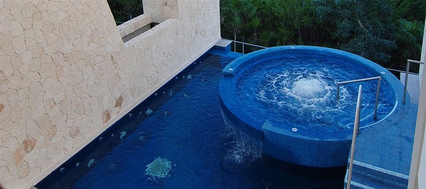 Imagen de los exteriores del Hotel Grand Sirenis Mayan Beach. Foto 6