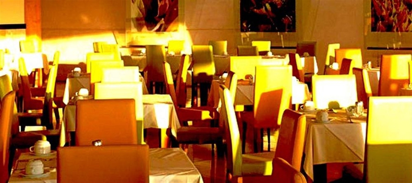 Imagen del bar/restaurante del Hotel Grand Sirenis Mayan Beach. Foto 3