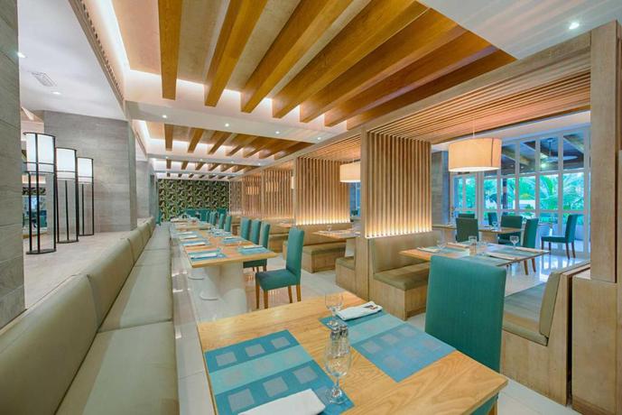 Imagen del bar/restaurante del Hotel Grand Sirenis Punta Cana Resort & Aquagames. Foto 6