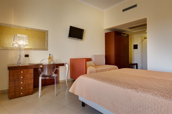 Imagen de la habitación del Hotel Grand Sofia, Noto. Foto 2