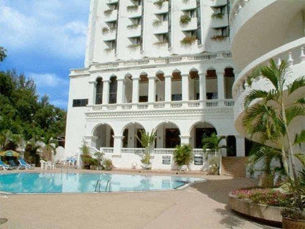 Imagen de la piscina del Hotel Grand Sole Beach. Foto 16