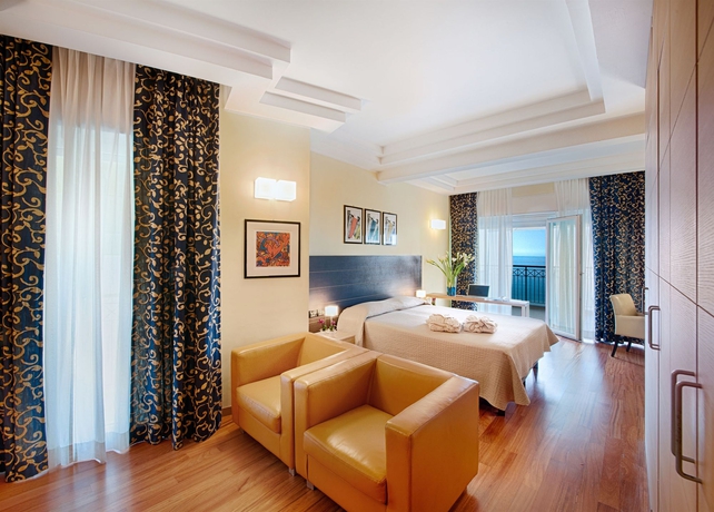 Imagen de la habitación del Hotel Grand Spiaggia. Foto 11