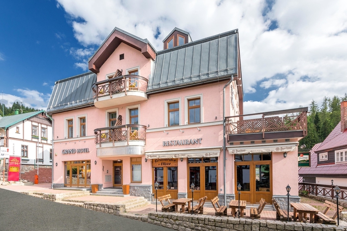 Imagen de los exteriores del Hotel Grand, Spindleruv Mlyn. Foto 14