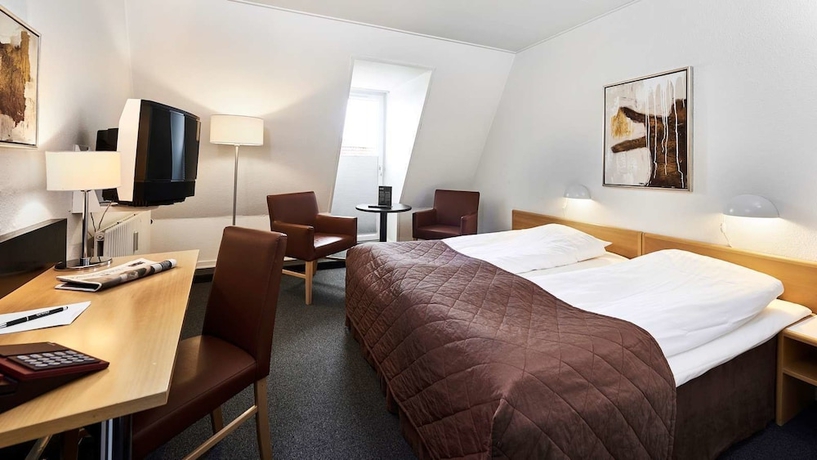 Imagen de la habitación del Hotel Grand Struer. Foto 9