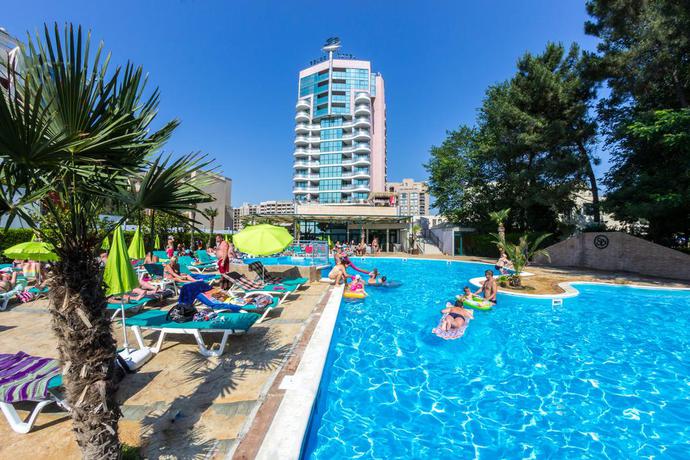 Imagen de la piscina del Hotel Grand Sunny Beach. Foto 17