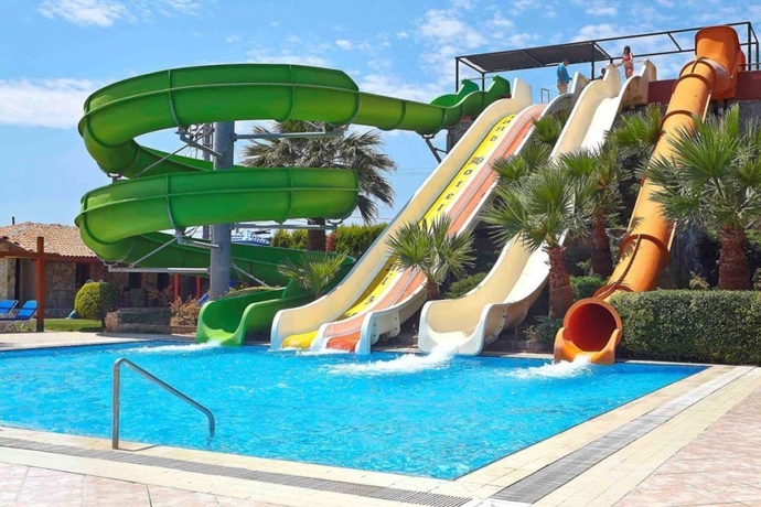 Imagen de la piscina del Hotel Grand Temizel. Foto 14