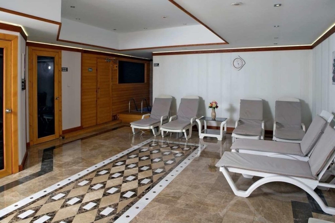 Imagen de la piscina del Hotel Grand Temizel. Foto 15