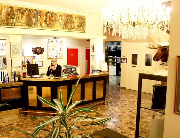 Imagen de los interiores del Hotel Grand Terminus Reine. Foto 19