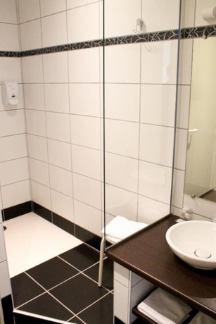 Imagen de la habitación del Hotel Grand Terminus Reine. Foto 17