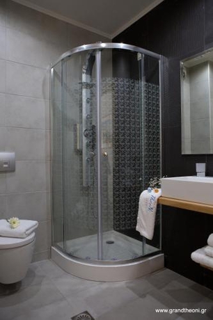 Imagen de la habitación del Hotel Grand Theoni. Foto 7